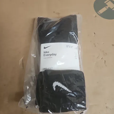 NIKE EVERYDAY COTTON CUSHIONED CREW SOCKS – 3 PACK, UK 8-11