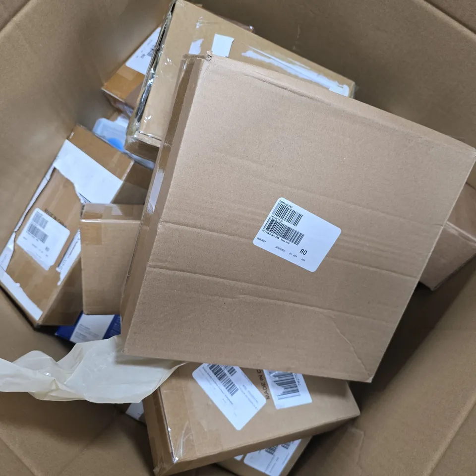BOX OF APPROXIMATELY 30 ASSORTED ITEMS TO INCLUDE TRAVEL STRAIGHTENERS , TRIMMERS , WATER FOUNTAINS  , ETC 