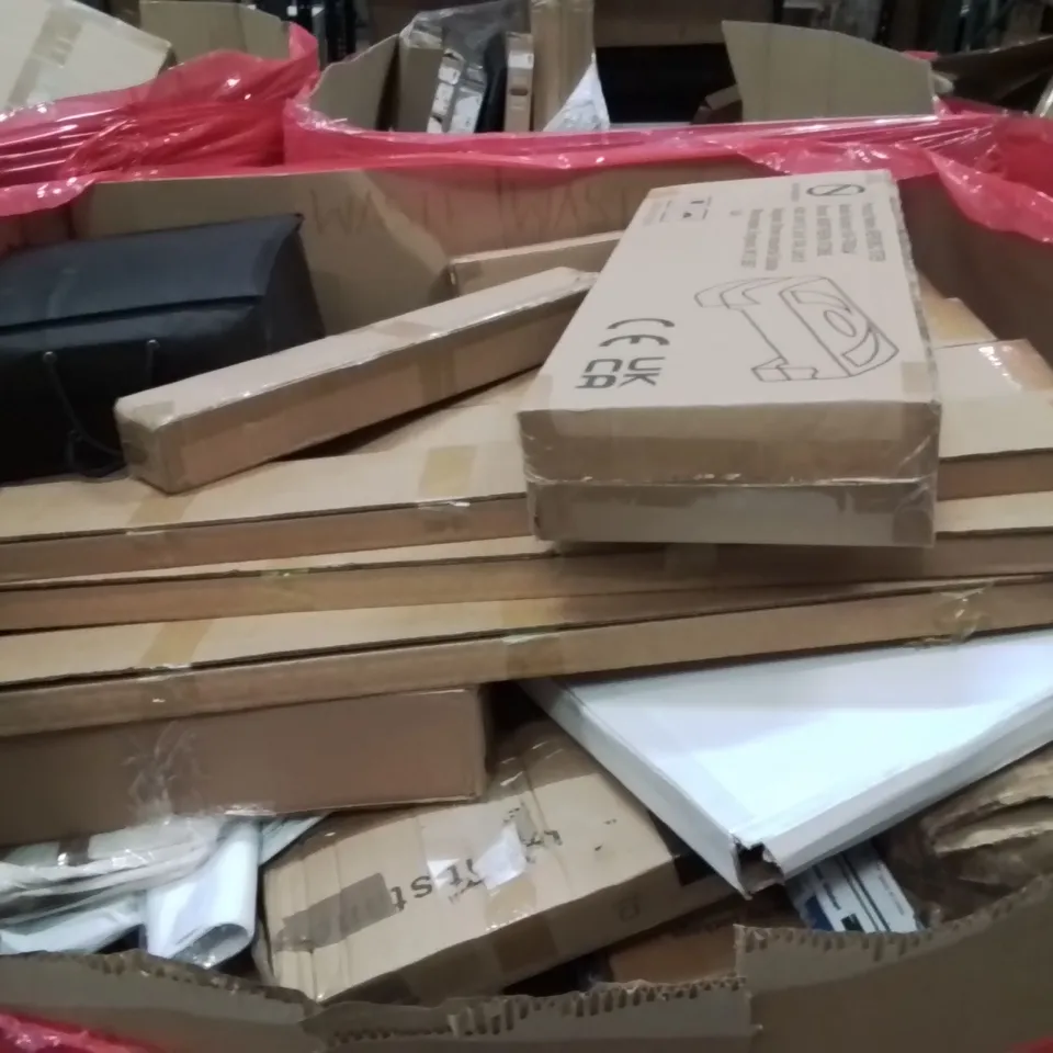 PALLET OF ASSORTED HOUSEHOLD GOODS AND PRODUCTS TO INCLUDE;AEROBIC STEP,LARGE OUTDOOR RUG,POOL CUE