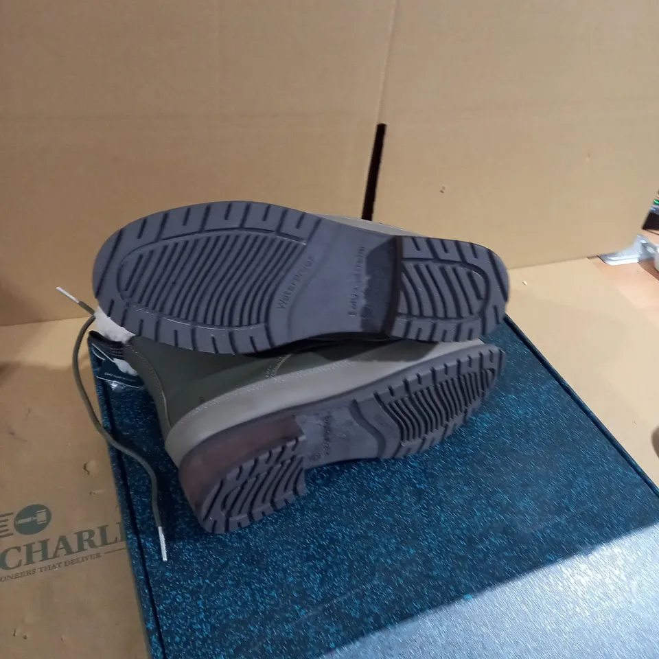 Emu Okab Waterproof Boot size 5 