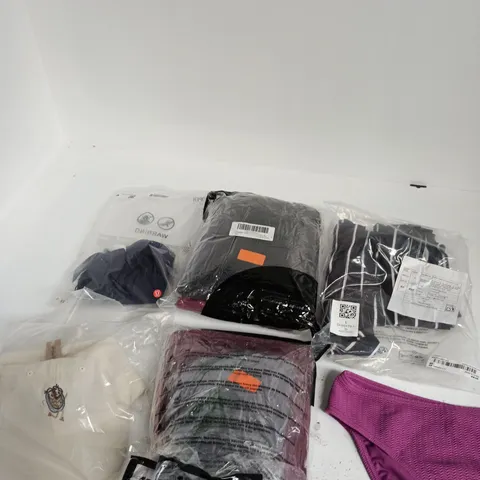 BOX OF APPROXIMATELY 15 ASSORTED CLOTHING ITEMS IN VARIOUS SIZES, COLOURS AND STYLES