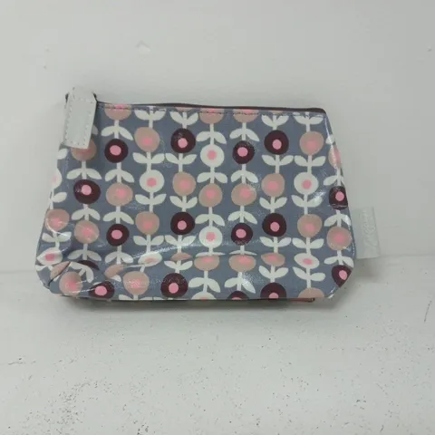 PATTERNED ZIP POUCH – BLUE/GREY WITH PINK CIRCLES