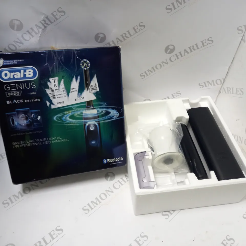 BOXED BRAUN ORAL B GENIUS 8000 ELECTRIC TOOTHBRUSH WITH CASE, CHARGER, ACCESSORIES AND INSTRUCTIONS