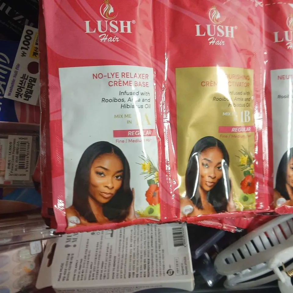 APPROXIMATELY 15 ASSORTED COSMETIC ITEMS TO INCLUDE LYNX, BRISTLE & SMITH, ETC - COLLECTION ONLY