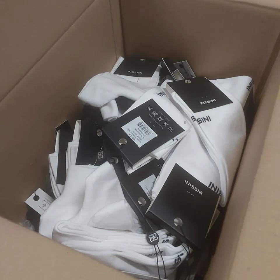 BOX TO CONTAIN A LARGE QUANTITY OF BRAND NEW PAIRS OF BISSINI CYCLING SOCKS - WHITE // SIZE: S-M // 1 PAIR PER PACK