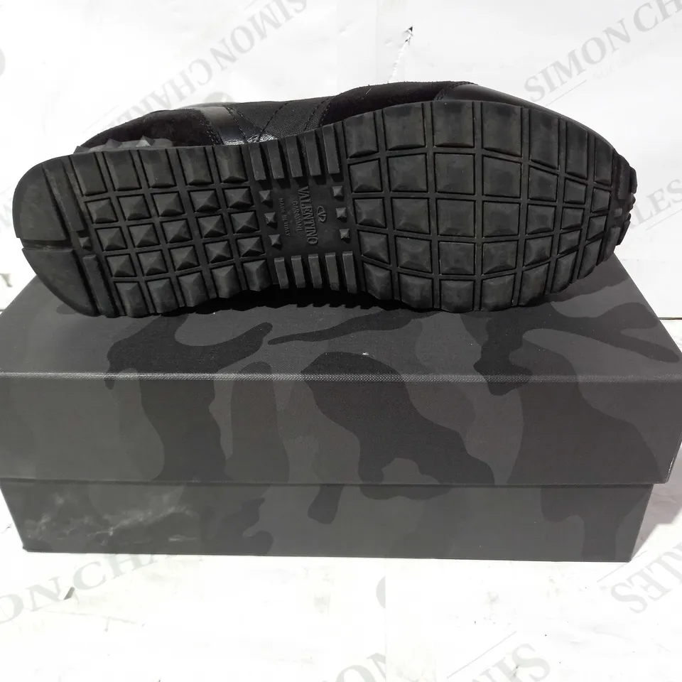 BOXED PAIR OF VALENTINO GARAVANI SHOES IN BLACK EU SIZE 39