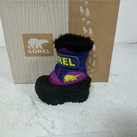 BOXED PAIR OF SOREL TODDLER SNOW COMMANDER BOOTS IN PURPPLE/BLACK - UK 3