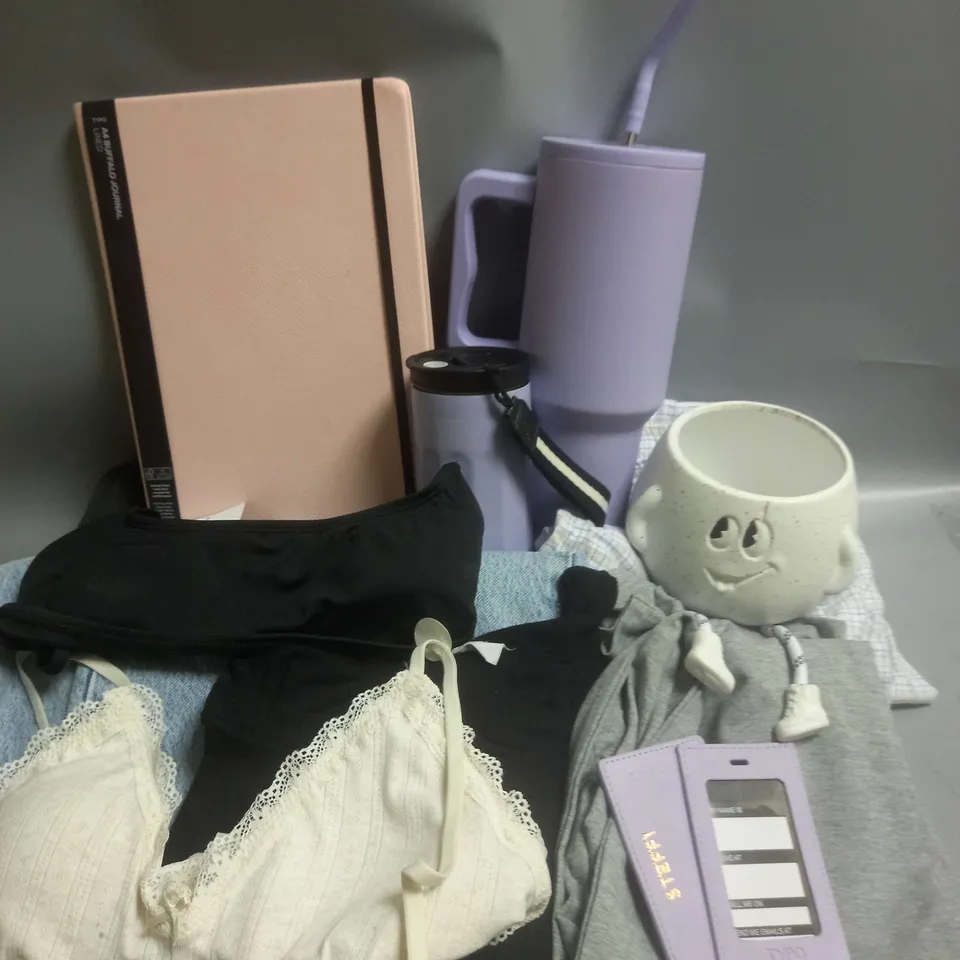 BOX OF APPROXIMATELY 15 ASSORTED HOUSEHOLD/CLOTHING ITEMS TO INCLUDE METAL CUPS, JEANS, HOODIE ETC