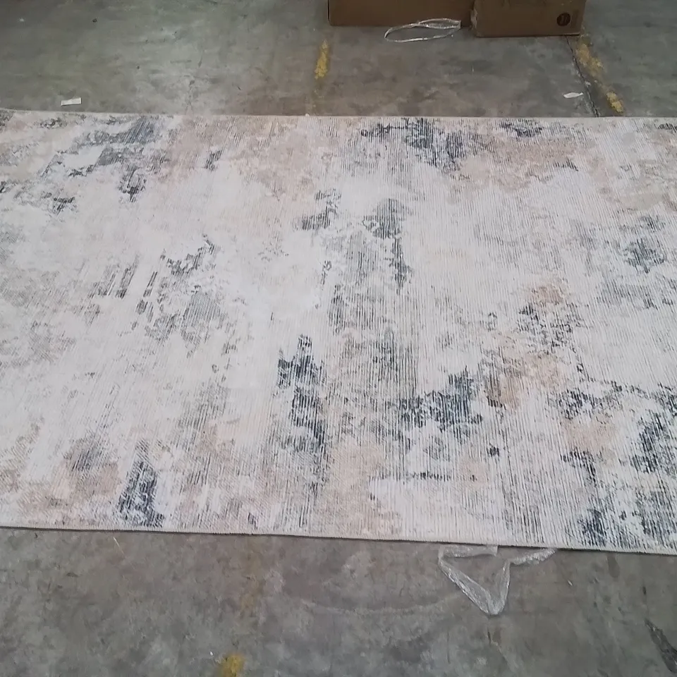 QUALITY DESIGNER AREA RUG // APPROX SIZE: 190 X 280 cm