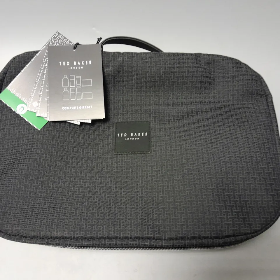 TED BAKER COMPLETE GIFT SET IN CARRY BAG