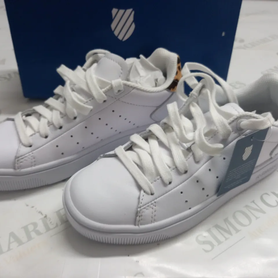 BOXED PAIR OF K-SWISS OF COURT FRASCO 2 TRAINERS IN WHITE - UK 4