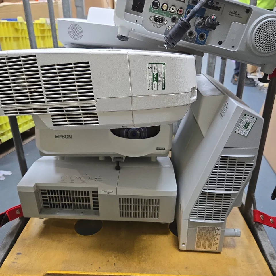 APPROXIMATELY 10 ASSORTED ELECTRICAL ITEMS TO INCLUDE EPSON EB-535W, NEC UM2808, MAXELL MC-AX3006, ETC - COLLECTION ONLY