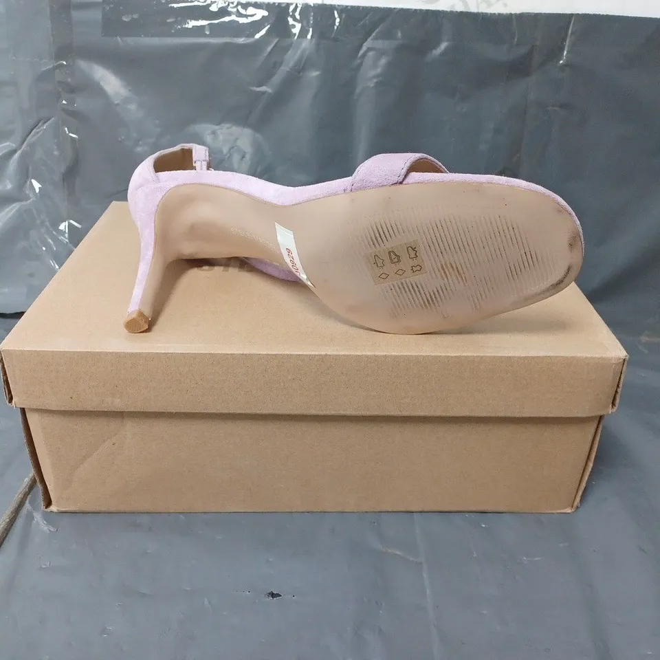 BOXED PAIR OF STEVE MADDEN LILAC SUEDE OCCASSIONAL HIGH HEELS SIZE 41