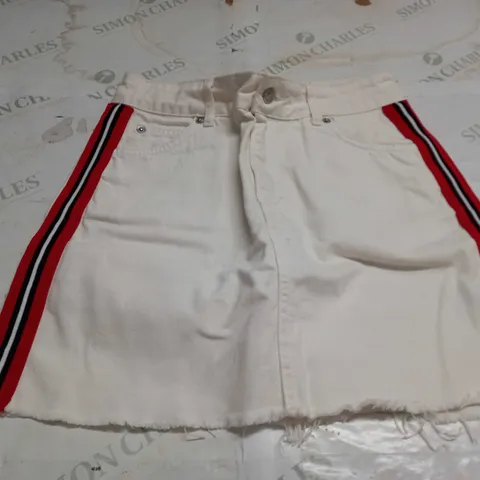 MOTO WHITE DENIM SHORTS SIZE 8