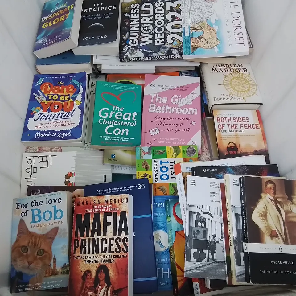 LARGE QUANTITY OF ASSORTED BOOKSTO INCLUDE 2024 STAMP CATALOGUE, POINTS SCOOBY DOO FOLKLORE AND THE COMEDY OF ERRORS