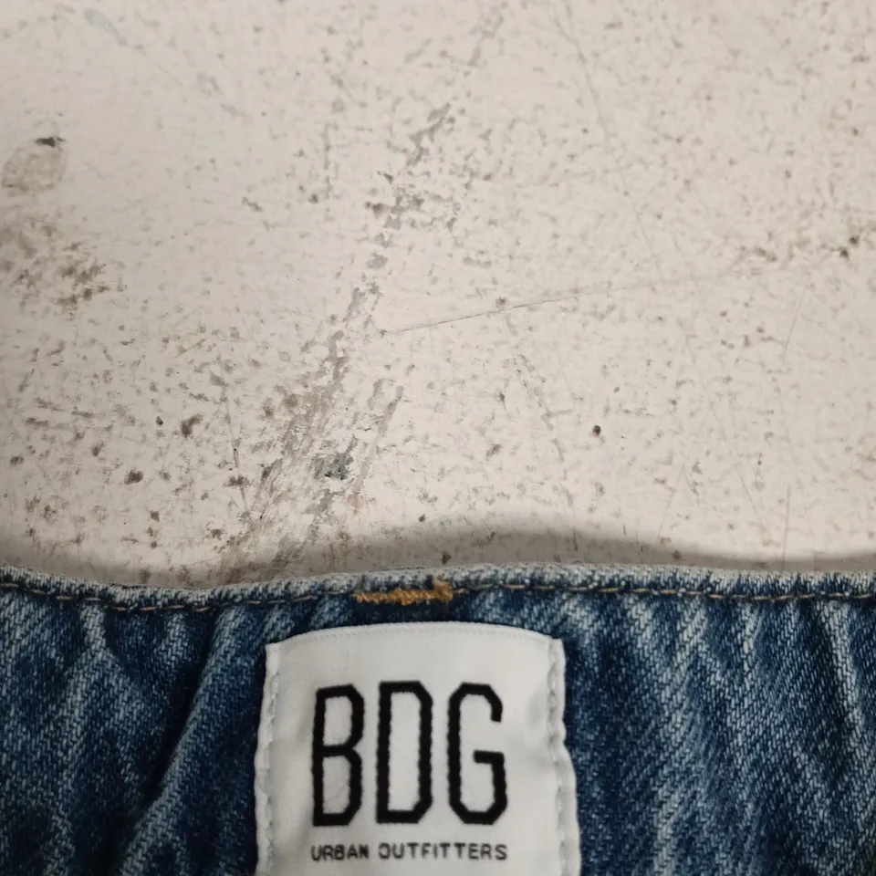 BDG URBAN OUTFITTERS DENIM SHORTS – DISTRESSED BLUE - SIZE W26