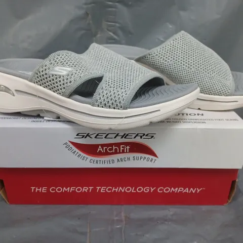 BOXED PAIR OF SKECHERS GO WALK ARCH FIT SANDALS IN GREY SIZE 4