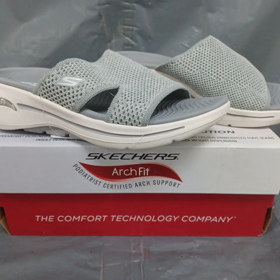 BOXED PAIR OF SKECHERS GO WALK ARCH FIT SANDALS IN GREY SIZE 4