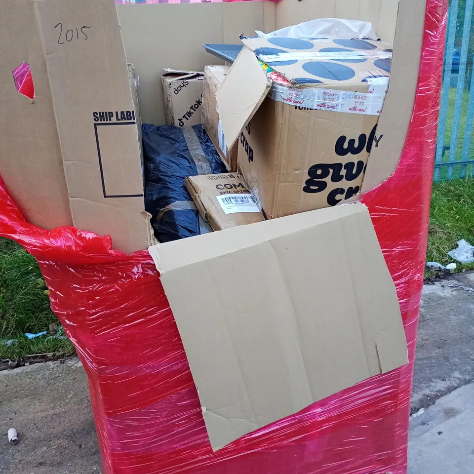 PALLET OF ASSORTED HOUSEHOLD ITEMS TO INCLUDE ROCKING SLEEPER COT, OFFICE CHAIR AND PLAYMAT