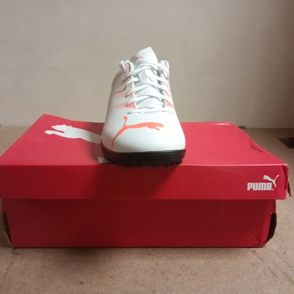 BOXED PAIR OF PUMA ATTACANTO TT TRAINERS IN WHITE/GLOWING RED SIZE UK 8