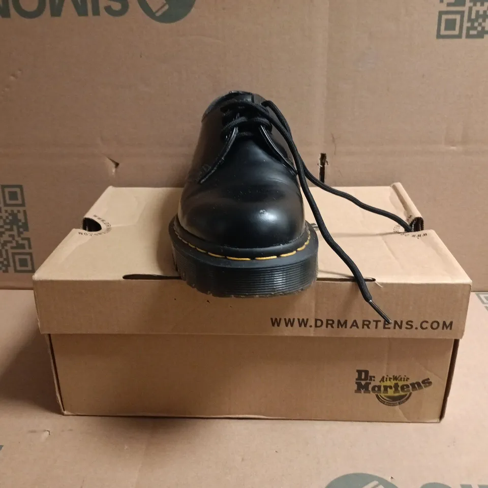 BOXED PAIR OF DR MARTENS 1461 BEX SHOES IN BLACK SIZE UK 5