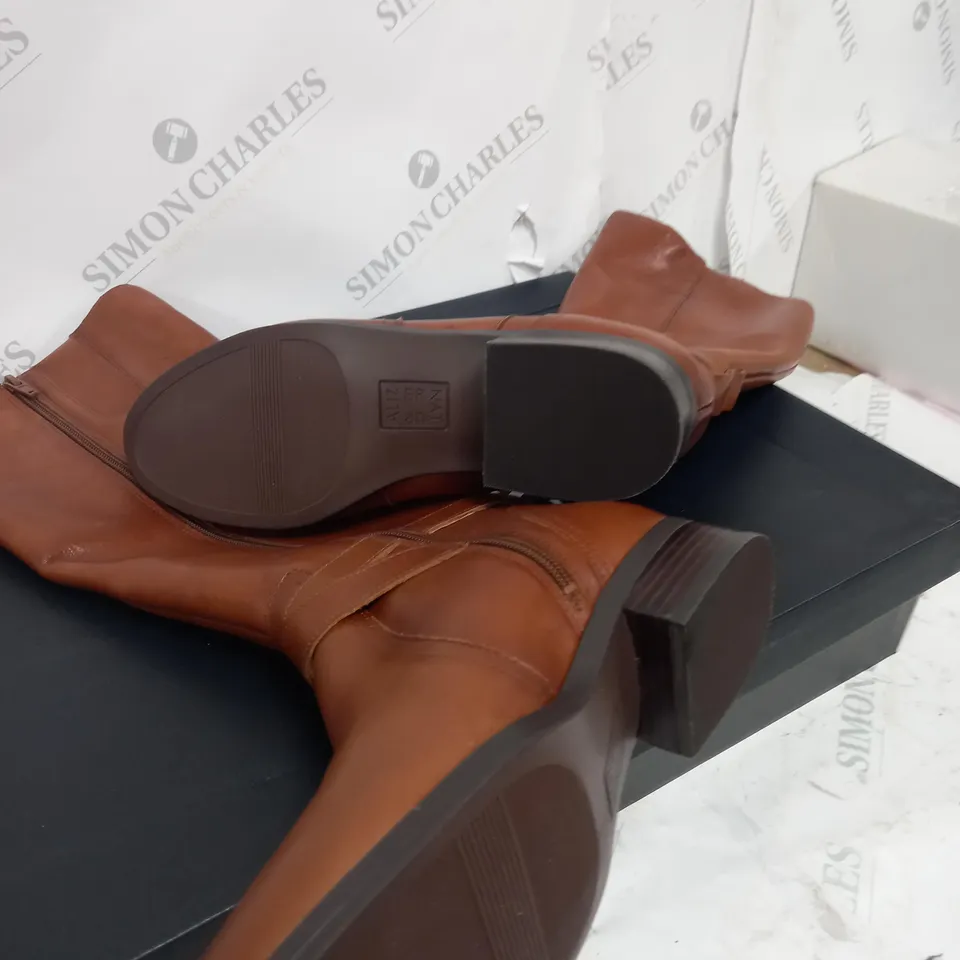 BOXED NATURALIZER HIGH KNEE BOOTS BROWN