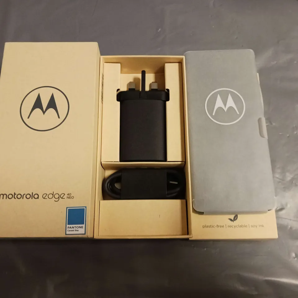 BOXED MOTOROLA EDGE 40 NEO 12+256GB MOBILE PHONE IN CANEEL BAY BLUE