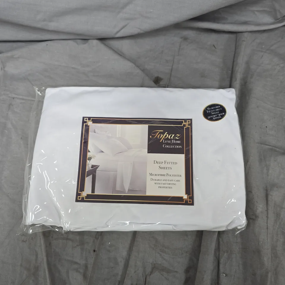 APPROXIMATELY 30 TOPAZ DEEP FITTED BED SHEETS IN WHITE - SINGLE 