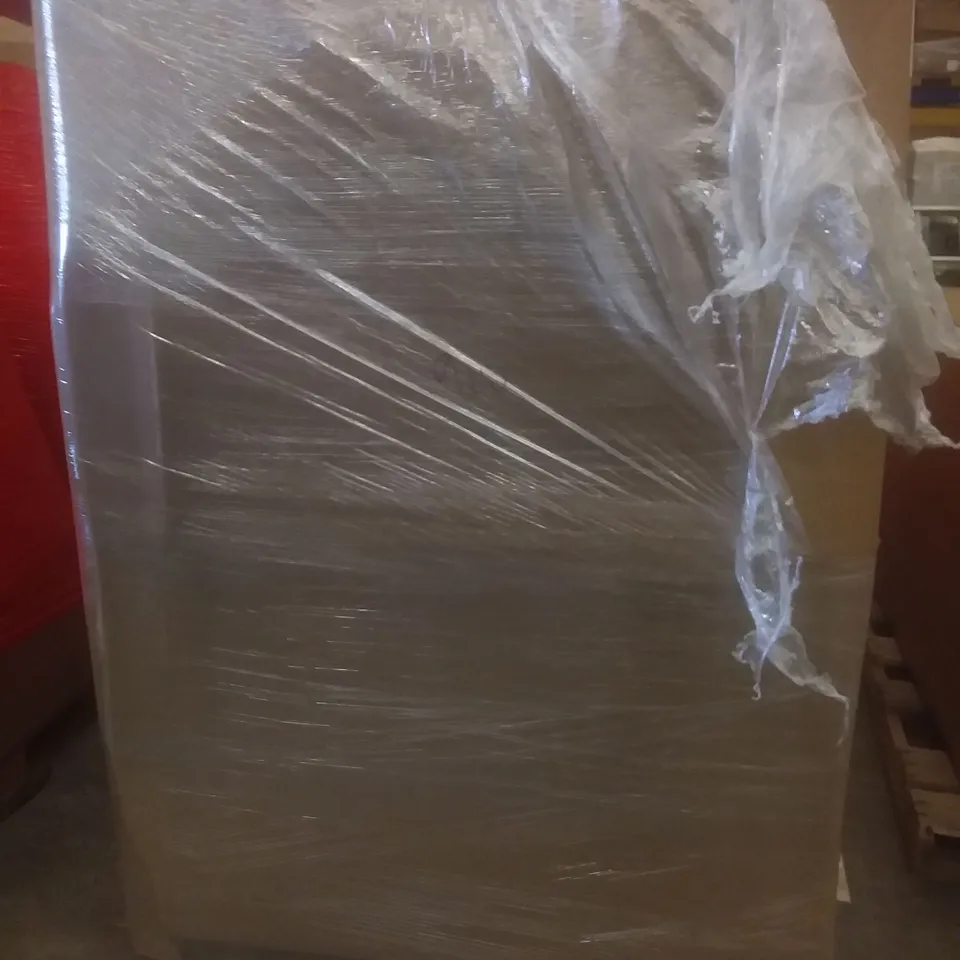 PALLET OF ASSORTED ITEMS INCLUDING SEAT COVER, MINI MAX DOG BAG, TROLLEY WAGON, LED LIGHT