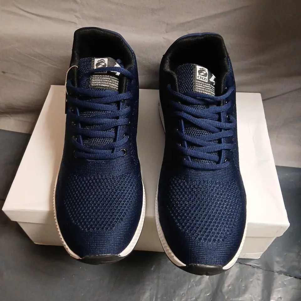 CONZURI NAVY KNIT TRAINERS – UNISEX, UK 8 (EU 42; US M 9 / US W 10) 