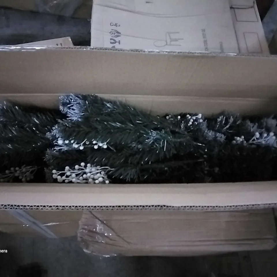 BOXED GREEN REALISTIC ARTIFICIAL PINE FLOCKED/FROSTED CHRISTMAS TREE