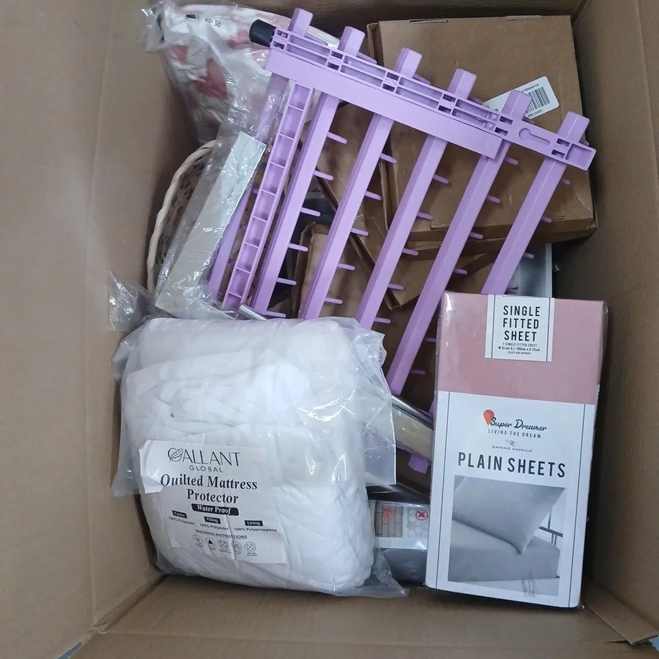 A BOX OF APPROXIMATELY 20 MIXED ITEMS INCLUDING MATTRESS PROTECTOR, WOVEN BASKET ETC.