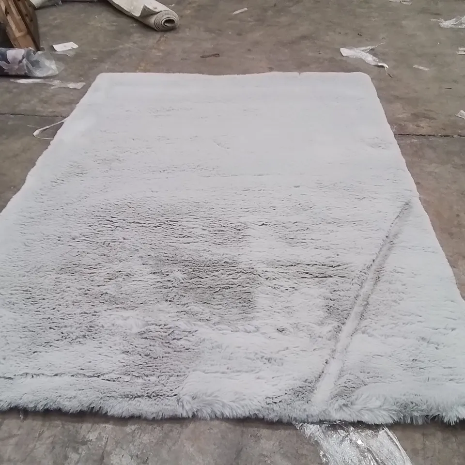 QUALITY DESIGNER AREA RUG - APPROXIMATELY 230X170CM