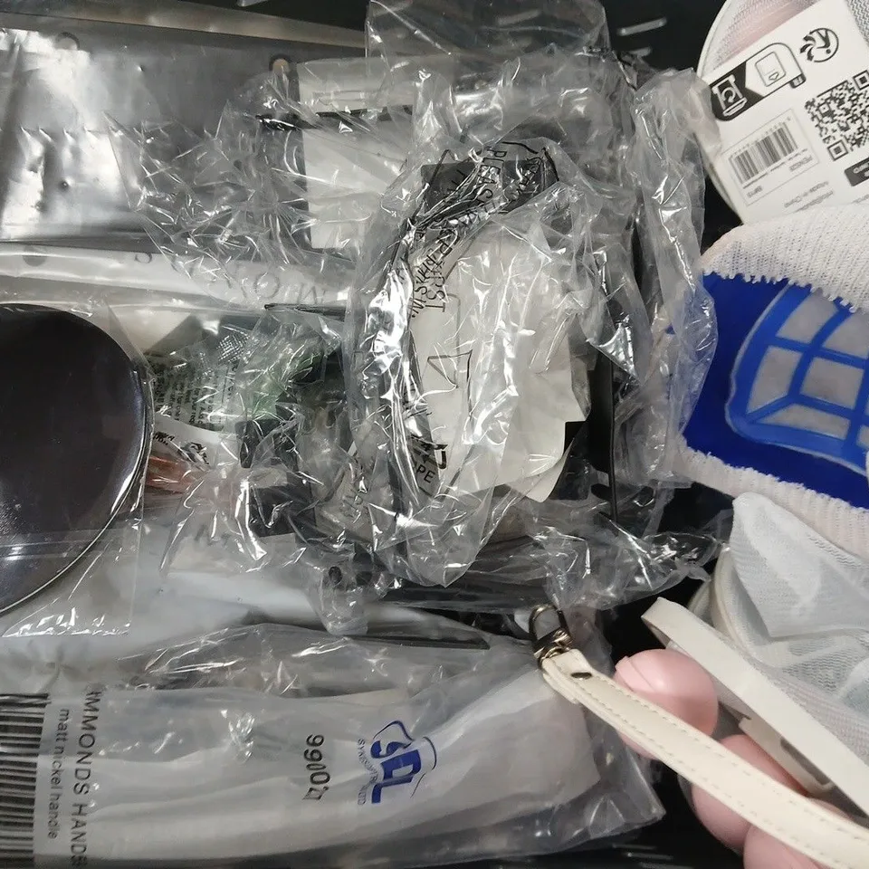 APPROXIMATELY 10 ASSORTED HOUSEHOLD ITEMS TO INCLUDE SOFT TOUCH GEL INK PEN, PAPER MATE FLEX GRIP BALL POINT PENS, ETC