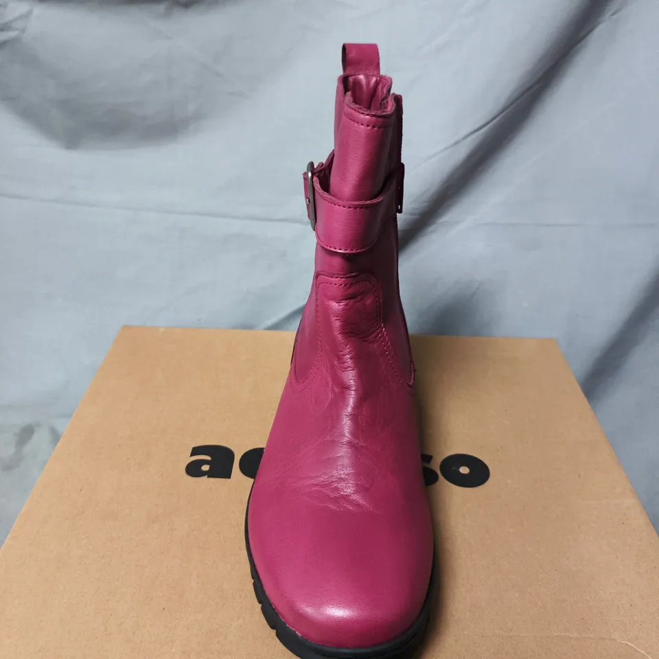 BOXED PAIR OF ADESSO WOMEN'S PINK LEATHER ANKLE BOOTS – UK 5