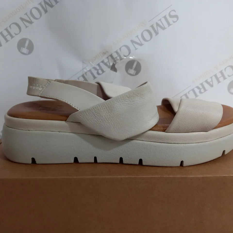 BOXED PAIR OF DUNE WHITE LEATHER PLATFORM SANDALS - SIZE 6