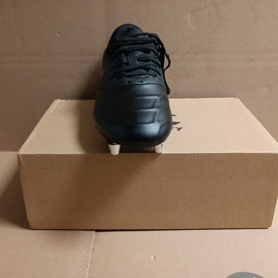BOXED PAIR OF CANTERBURY FOOTBALL BOOTS IN BLACK SIZE UK 3.5