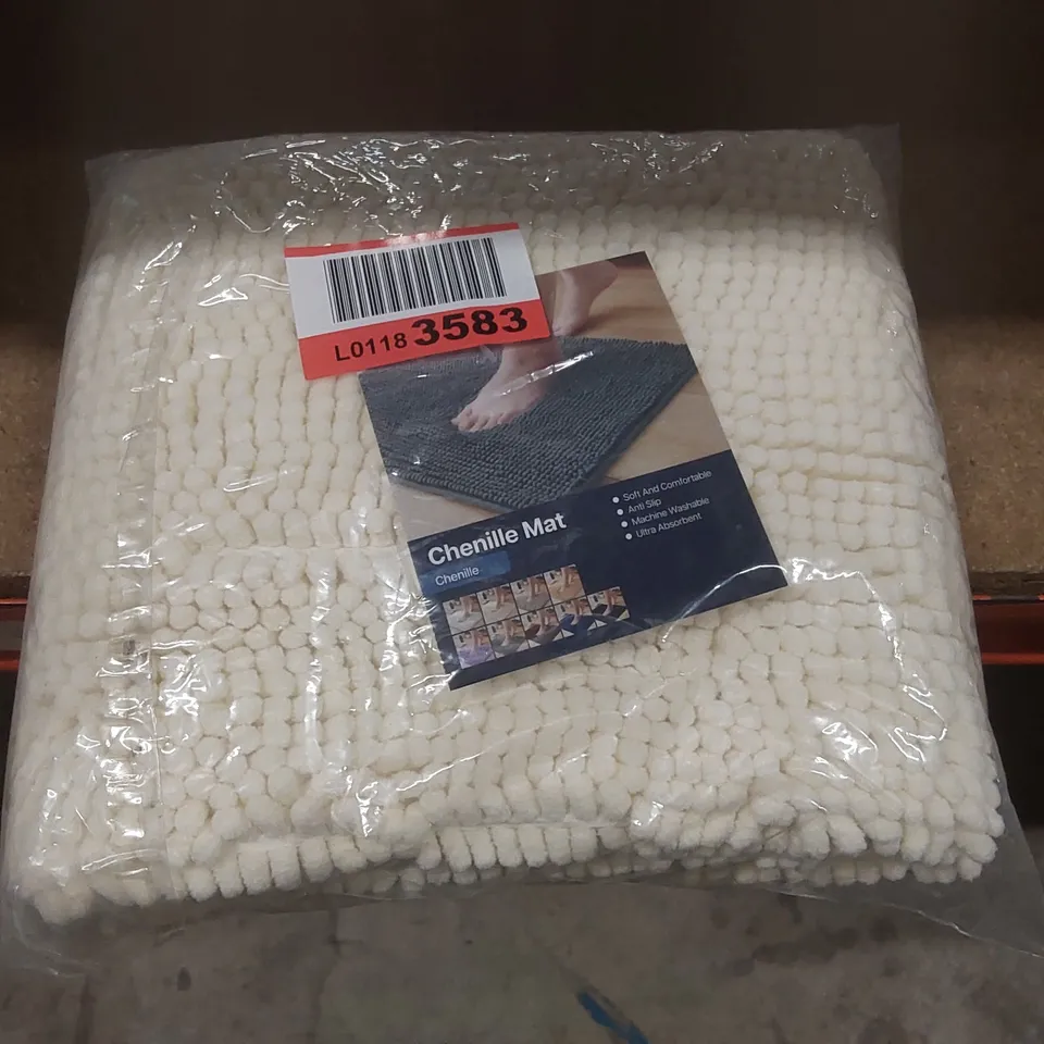 BAGGED CHENILLE CREAM BATHMAT - 50 x 80cm