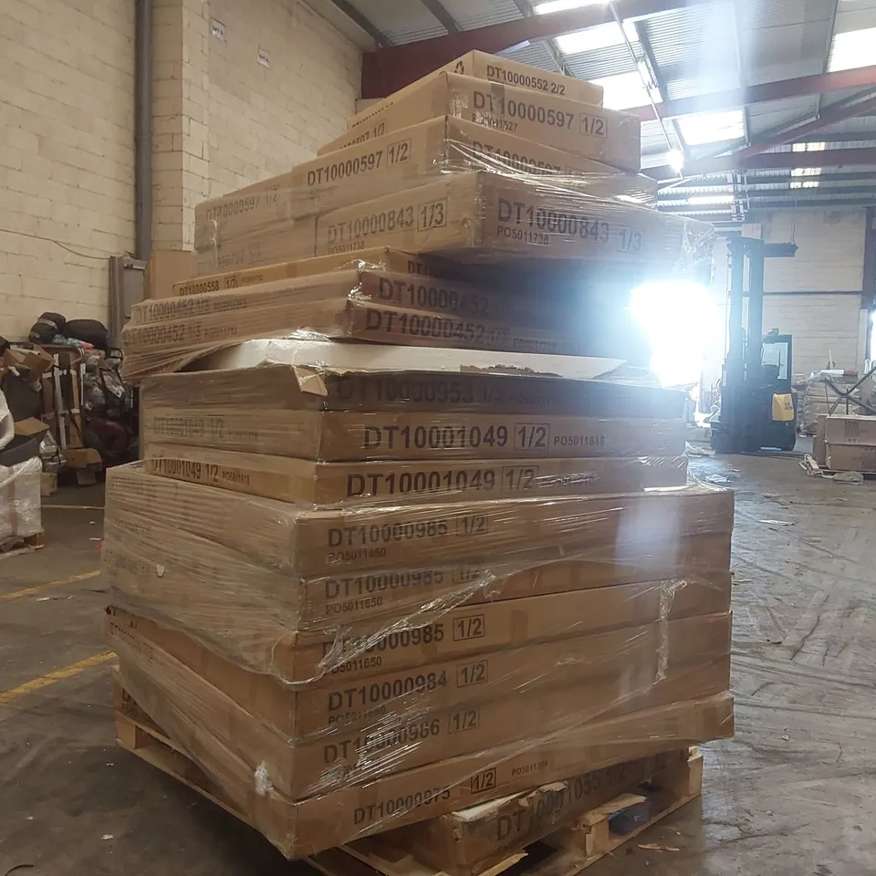 PALLET CONTAINING A LARGE QUANTITY OF ASSORTED DESIGNER FURNITURE PARTS INCLUDING: DINING TABLE PARTS ECT