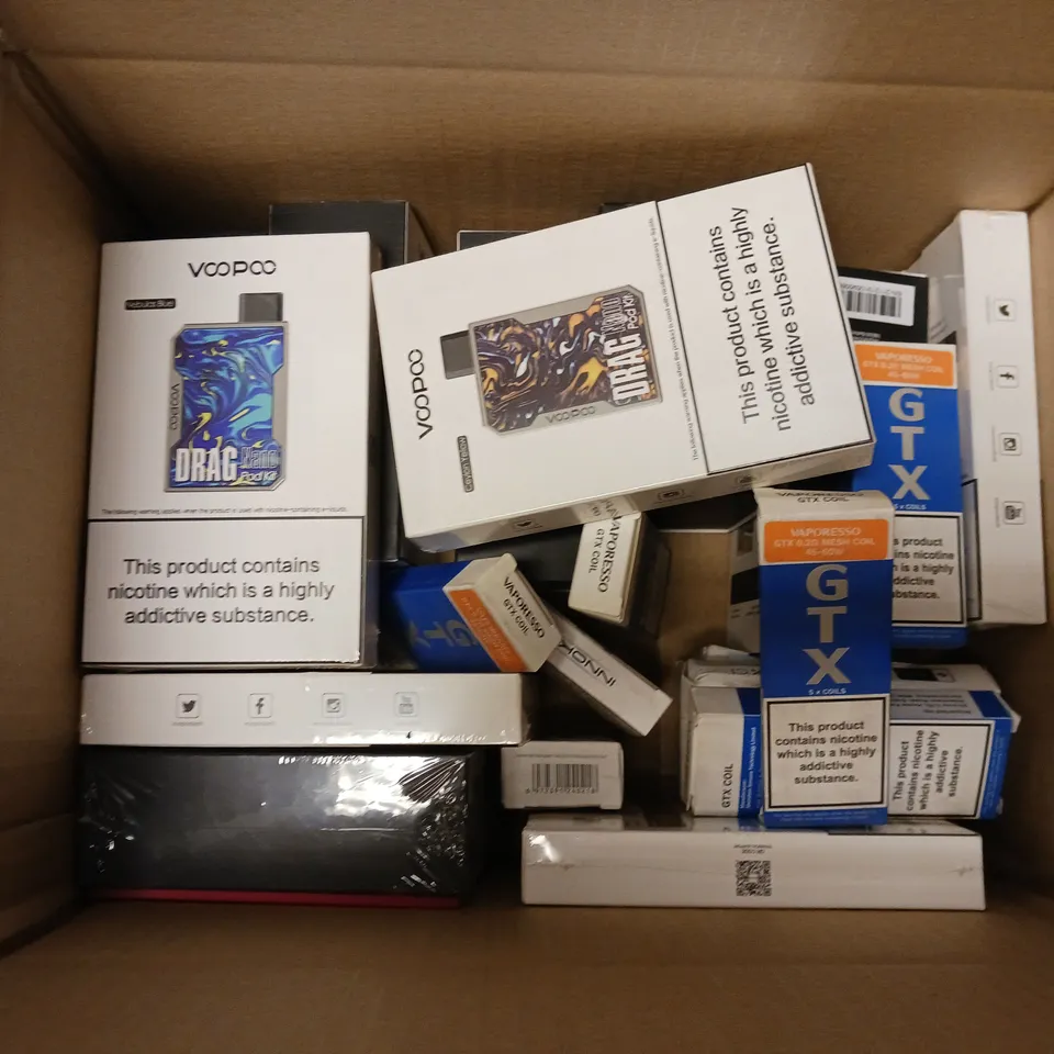 APPROXIMATELY 20 VAPES, E-CIGARETTES & ACCESSORIES TO INCLUDE VOOPOO DRAG NANO, VAPORESSO GTX COILS, VOOPOO PANDA, ETC