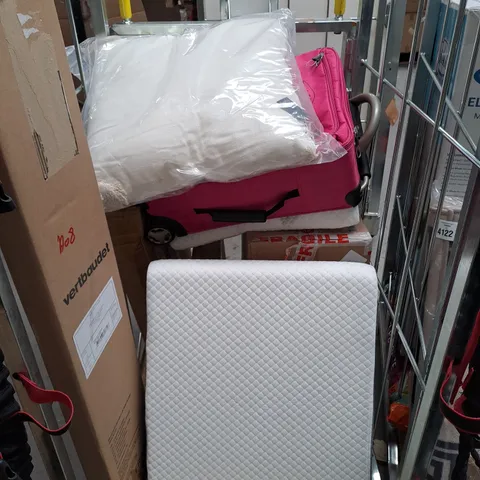 CAGE OF APPROXIMATELY 10 ASSORTED HOUSEHOLD ITEMS TO INCLUDE - PILLOW WEDGE - PINK SUITCASE - CUSHION - COLLECTION ONLY
