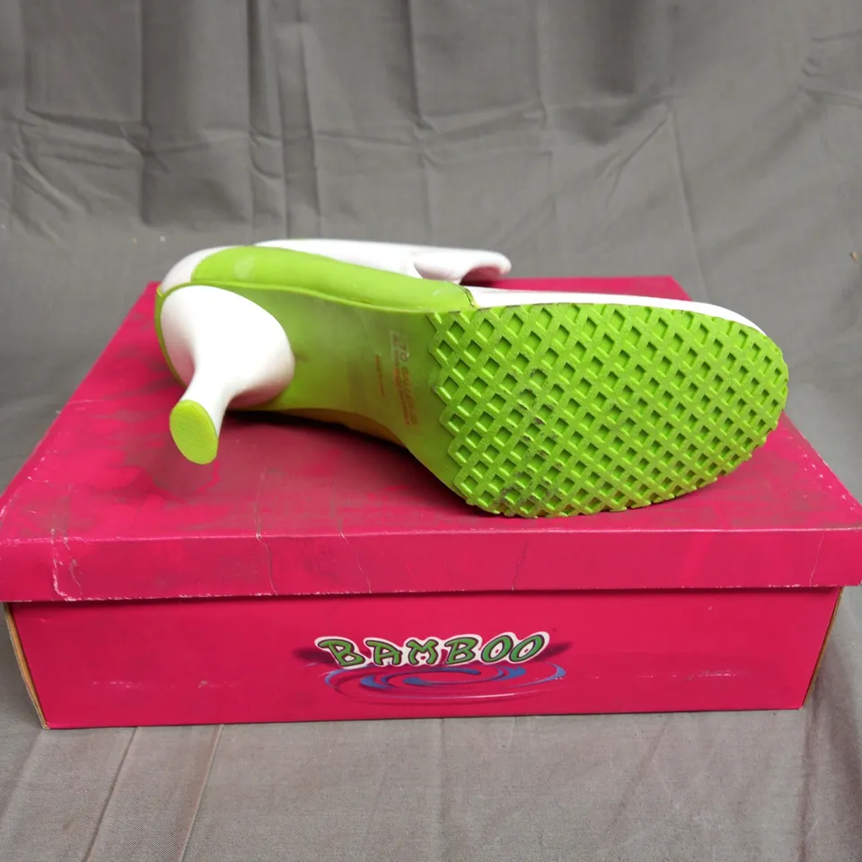 BOXED BAMBOO LEATHER BALLER HIGH HEEL SHOES IN GREEN AND WHITE SIZE 10
