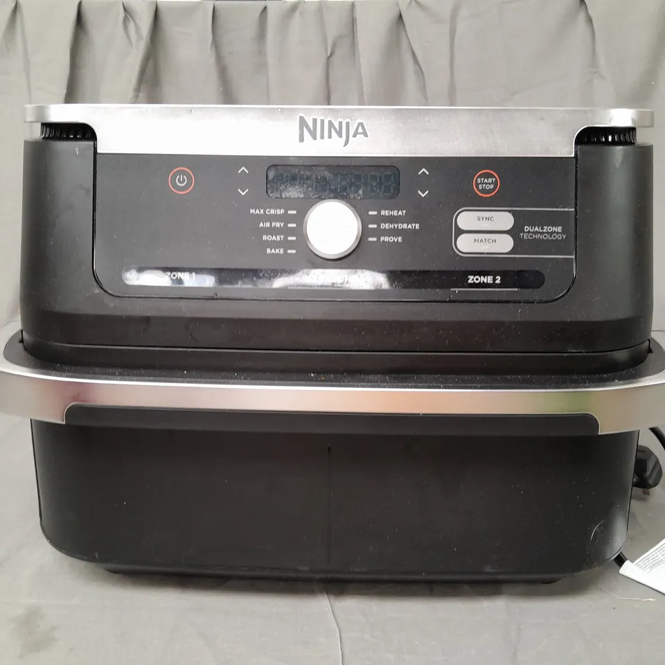BOXED NINJA 10.4L FOODI FLEXDRAWER DUAL AIR FRYER IN BLACK AF500UK
