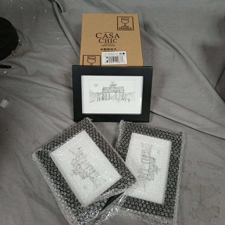 CASA CHIC PHOTO FRAMES - SET OF 3 FRAMED PRINTS (BOXED & BUBBLE-WRAPPED)