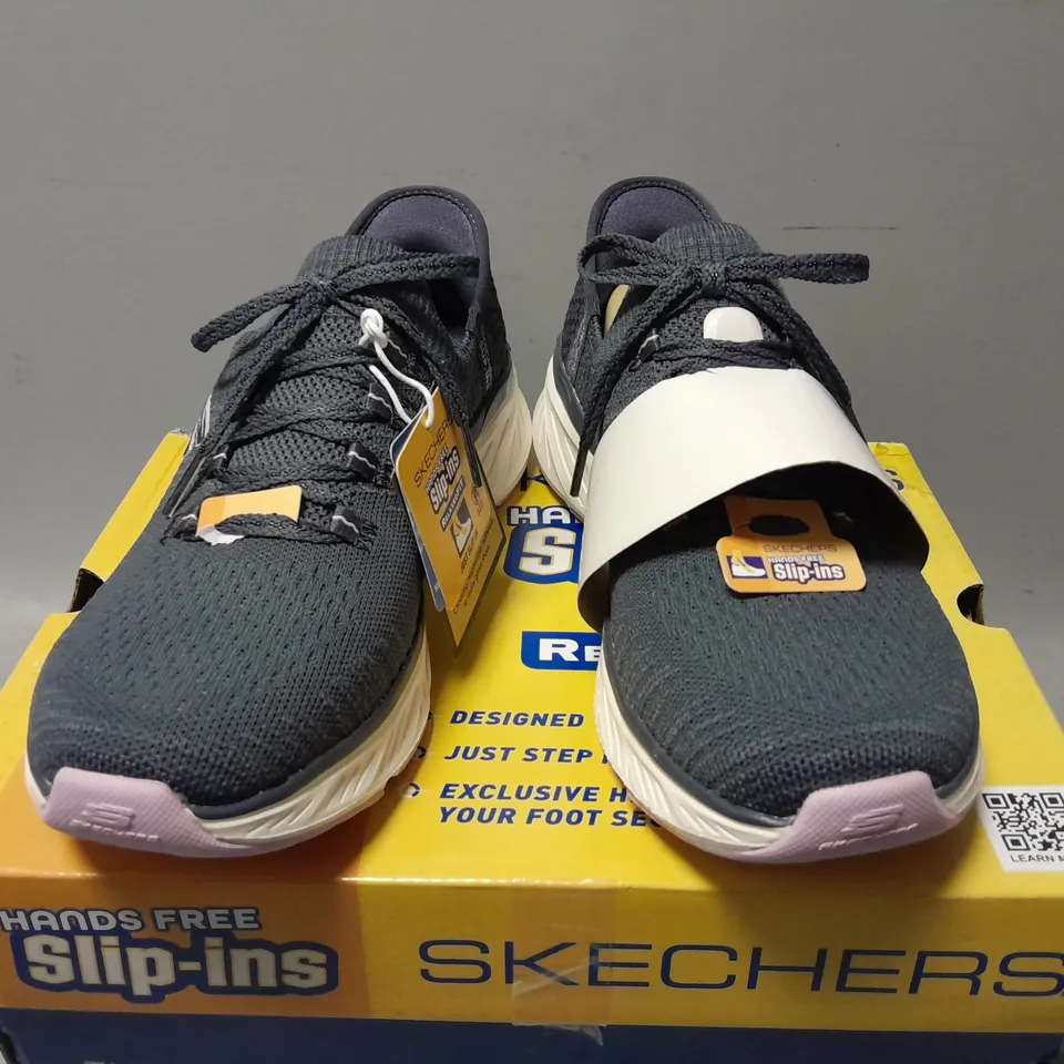 BOXED PAIR OF SKECHERS WOMENS SLIP IN TRAINERS IN NAVY - UK