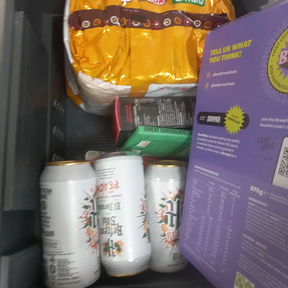 BOX OF APPROXIMATELY 10 ASSORTED ITEMS TO INCLUDE BEST CEREAL, NOODLES, PEACH SPARKLING WATER