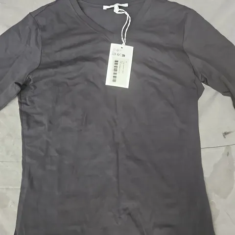 NA-KD LONGER SLEEVED T-SHIRT IN BLACK SIZE MEDIUM