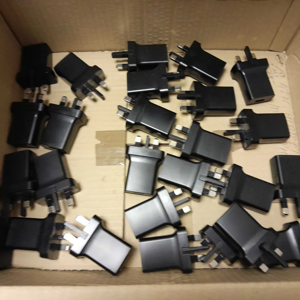 APPROXIMATELY 26 UG11UK TRAVEL ADAPTERS