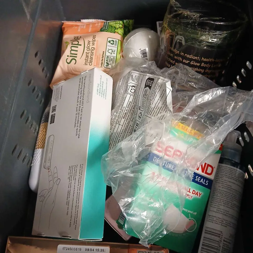 APPROXIMATEY 20 ASSORTED HEALTH AND BEAUTY PRODUCTS TO INCLUDE - SUNDAY RAIN BODY SCRUB - SOAP & GLORY BODY BUTTER - BONDI SANDS ULTRA DARK SELF TANNING FOAM - ETC