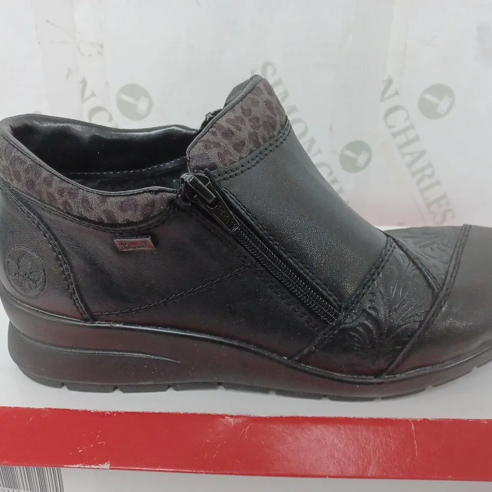 BOXED RIEKER LEATHER DOUBLE ZIP WATER RESISTANT BOOT IN BLACK - SIZE 39